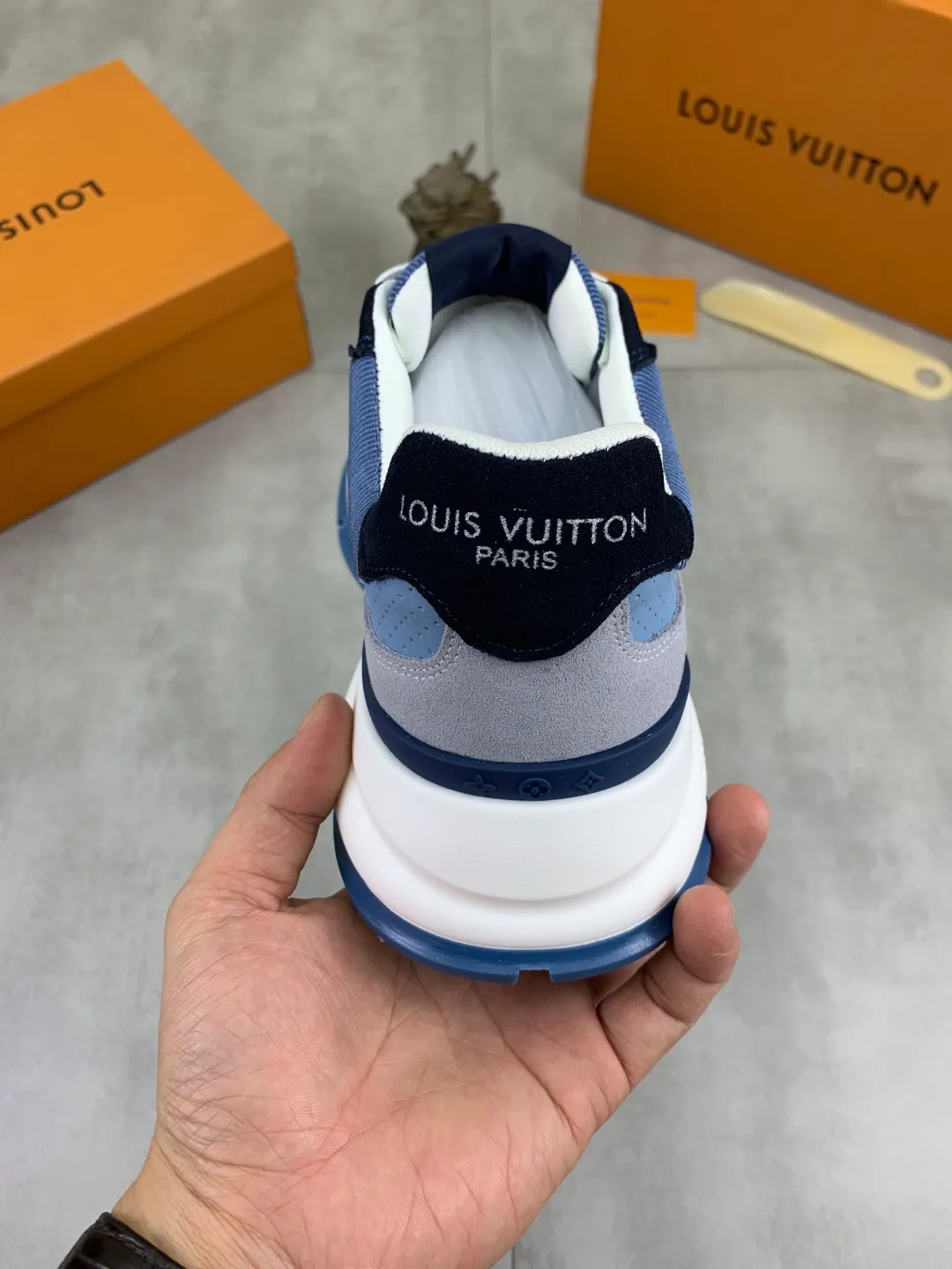 Men's men's shoes💰P440💰[New model]🆘[Louis Vuitton] LV official website latest model🎁casual and fashionable men's shoes👟hot style💥simple and elegant style, exclusive for trendy men. Unique official website latest brand elements👑original decoration, fashionable and generous, the fabric is made of original calfskin➕comfortable and breathable mesh lining➕pig skin lining ✅The official website specifies wear-resistant casual outsole, the classic model is taken in real life🎬Color: 3️⃣colors available😍Number of codes: 38-44 (45 46 customized)